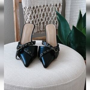 Compelling heeled mules, Lemonade, black, Size 6, buckle detail, NWOT